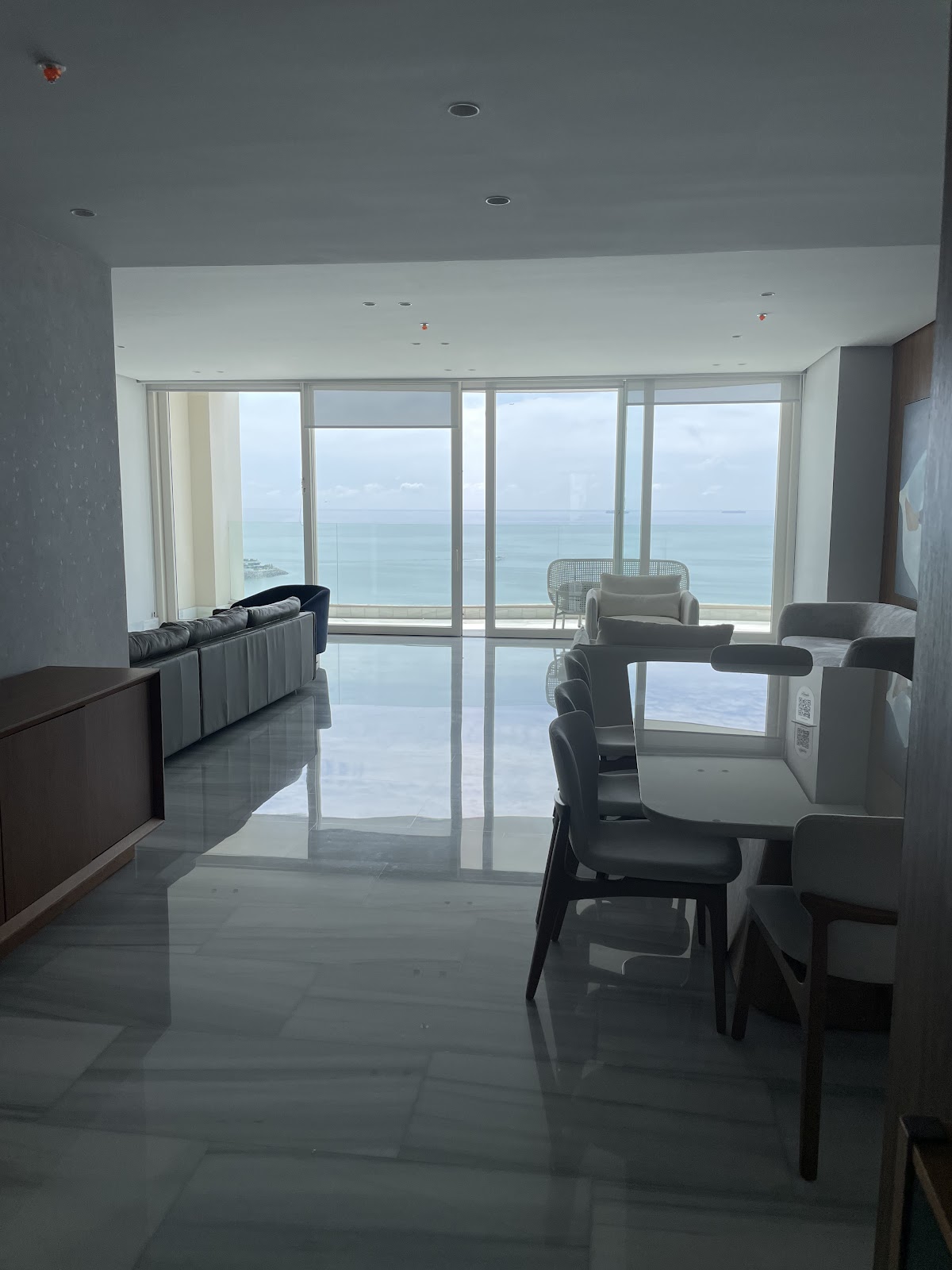 18B T100 — The Towers — foto principal