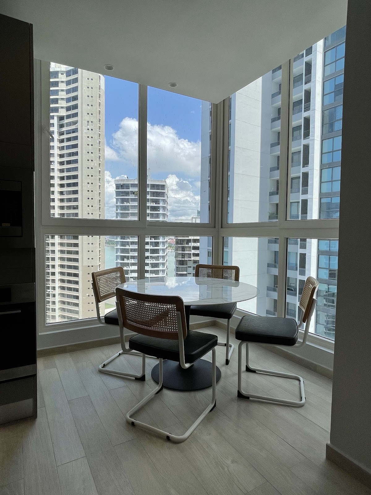 18B T100 — The Towers — foto 43 de 44